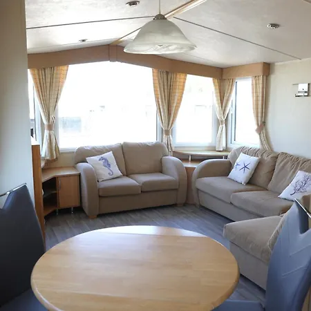 Cozy Caravan In Quiet Area Near Campsite
