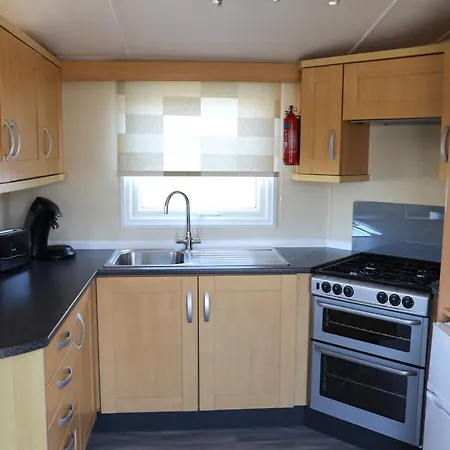 Cozy Caravan In Quiet Area Near